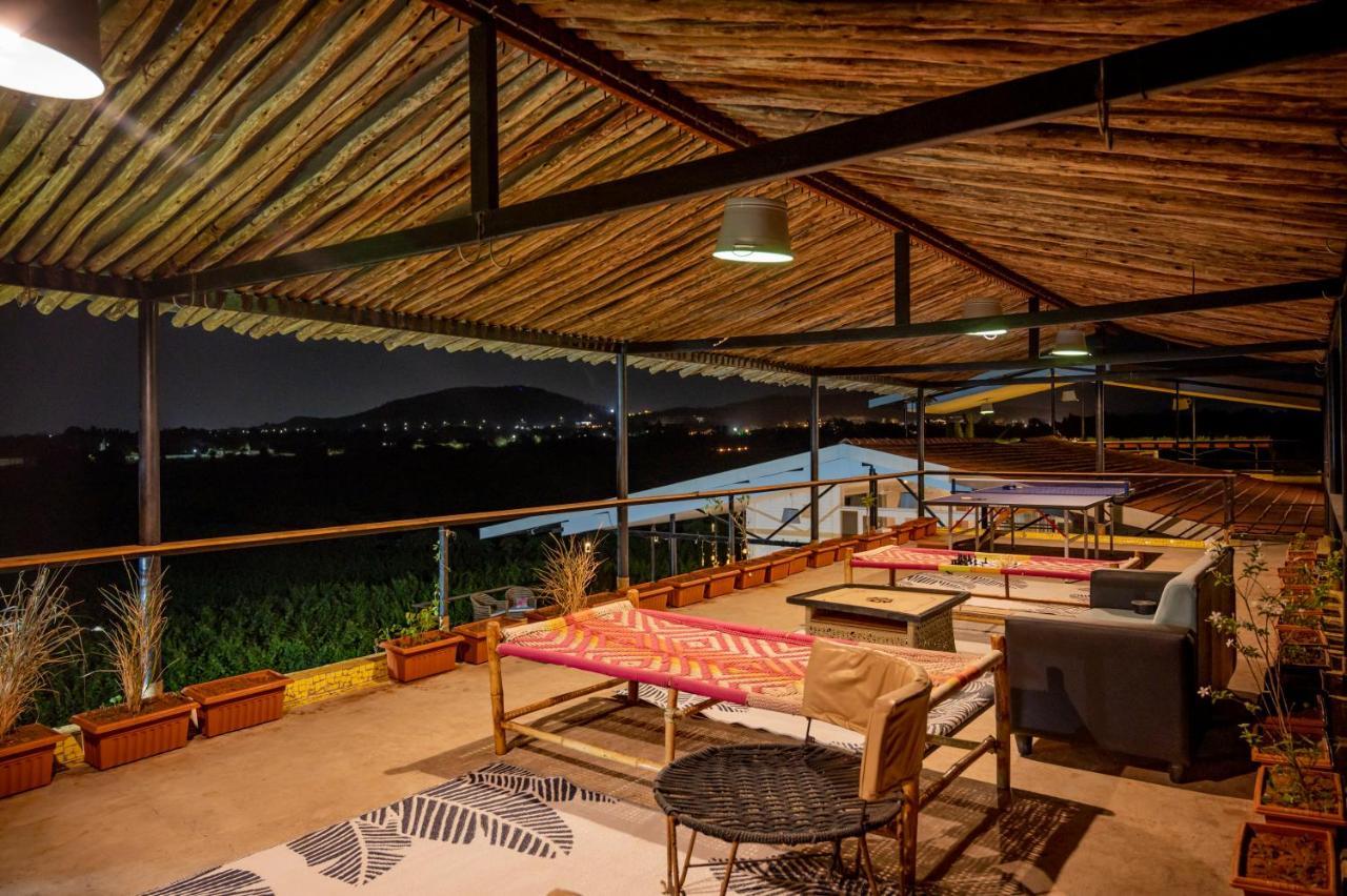 Saffronstays Onellaa, Nashik - Infinity Pool Villa Surrounded By A Vineyard Exterior foto